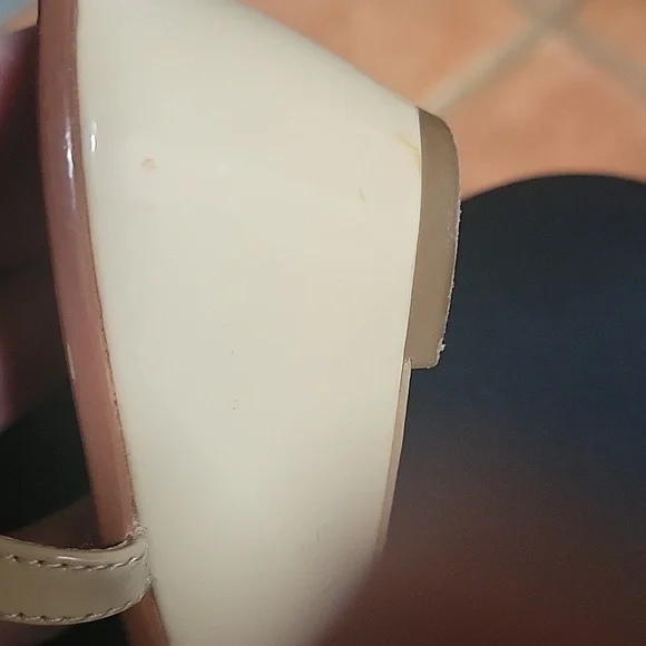 Kate Spade Size 8.5 Cream Wedge Sandals with Black Bow & Back Strap - Picture 6 of 7